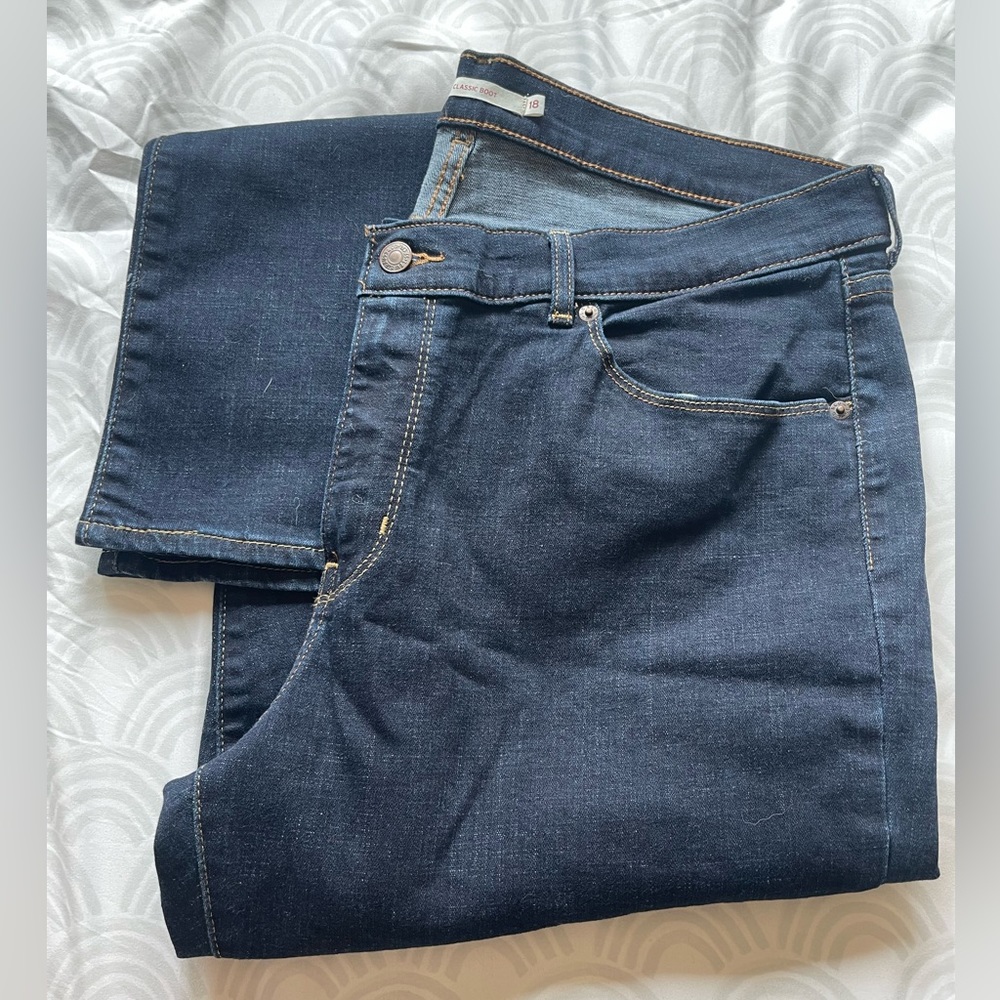 Women's Levi Jeans